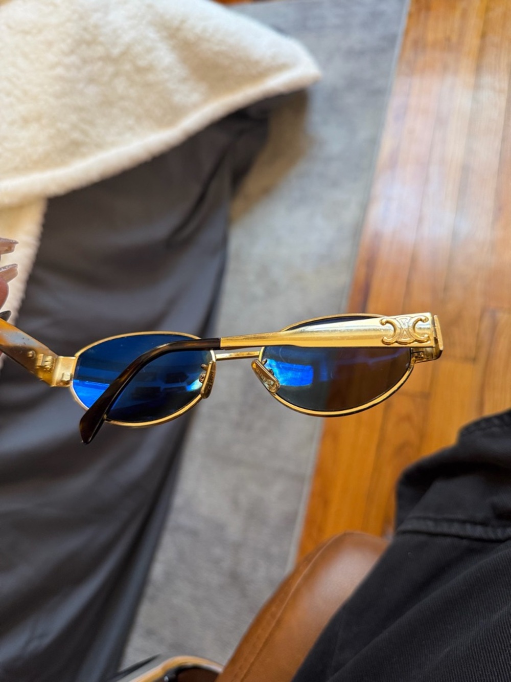 Celine Triomphe Sunglasses — Authenticated, minor scratches - sunglasses only! - Picture 4 of 11